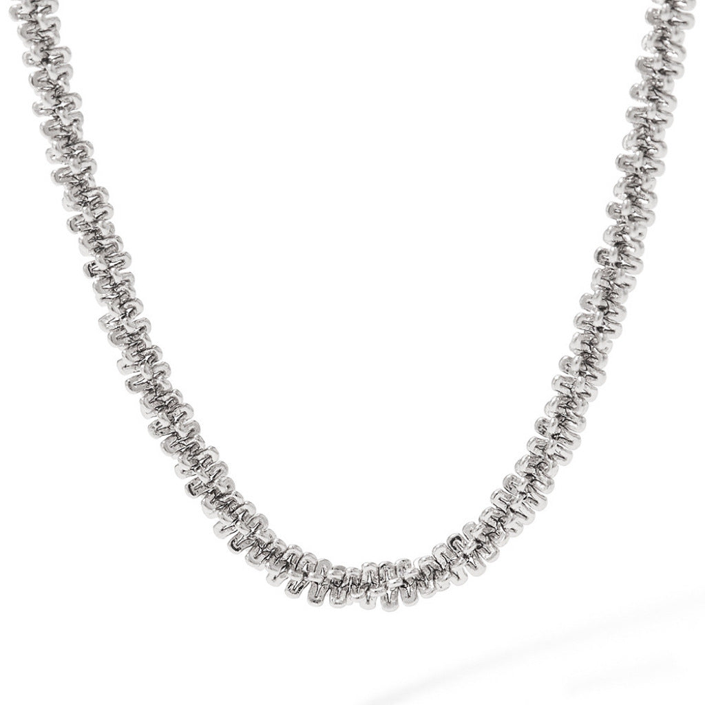 Collier chaîne moderne texturé en argent pour femme