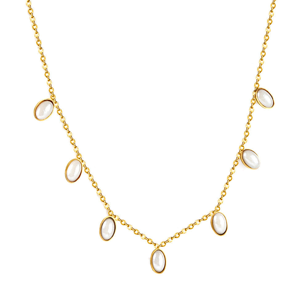 Collier élégant pour femme avec perles et chaîne fine