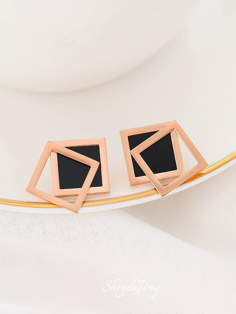 Boucles d'oreilles géométriques superposées pour femme