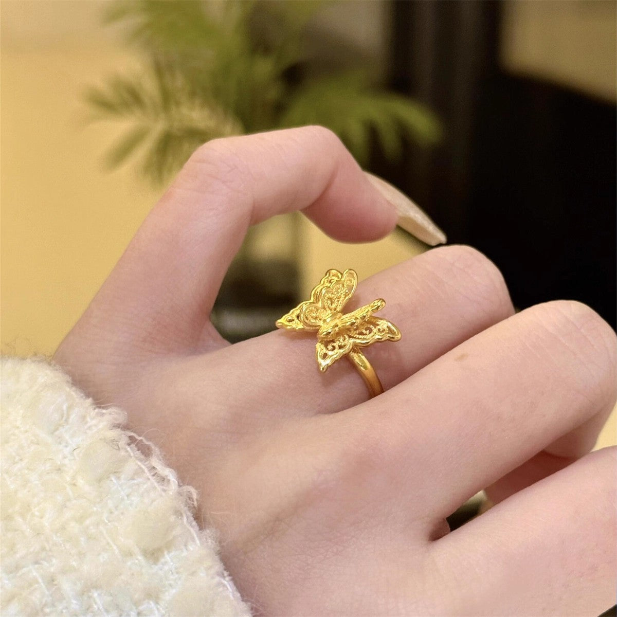 Bague papillon délicate pour femme avec détails fins