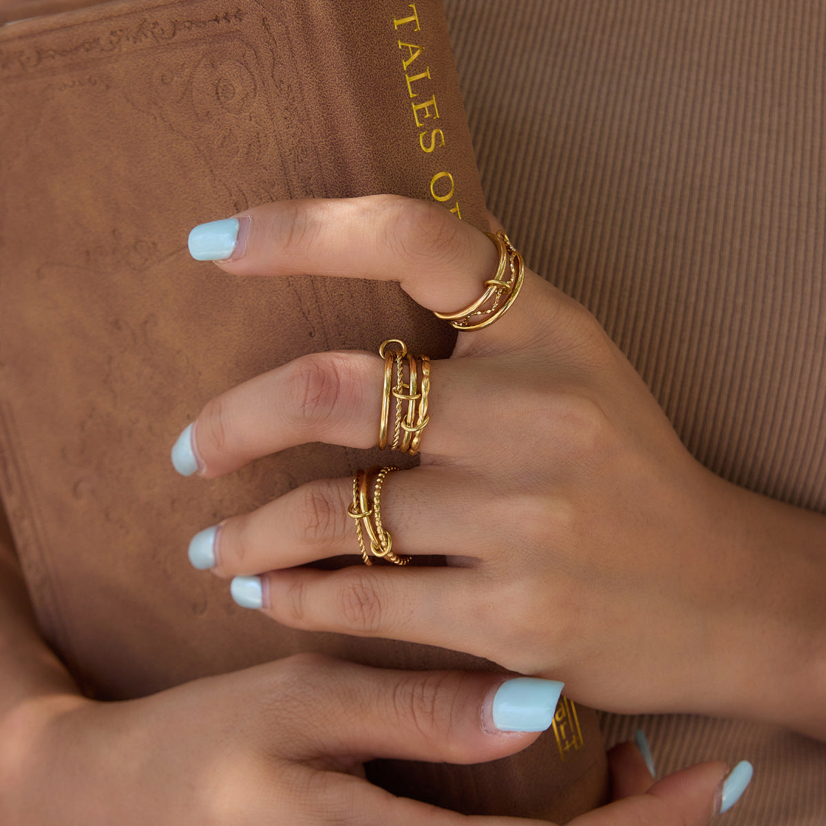 Bague élégante et hypoallergénique pour femme au design tressé