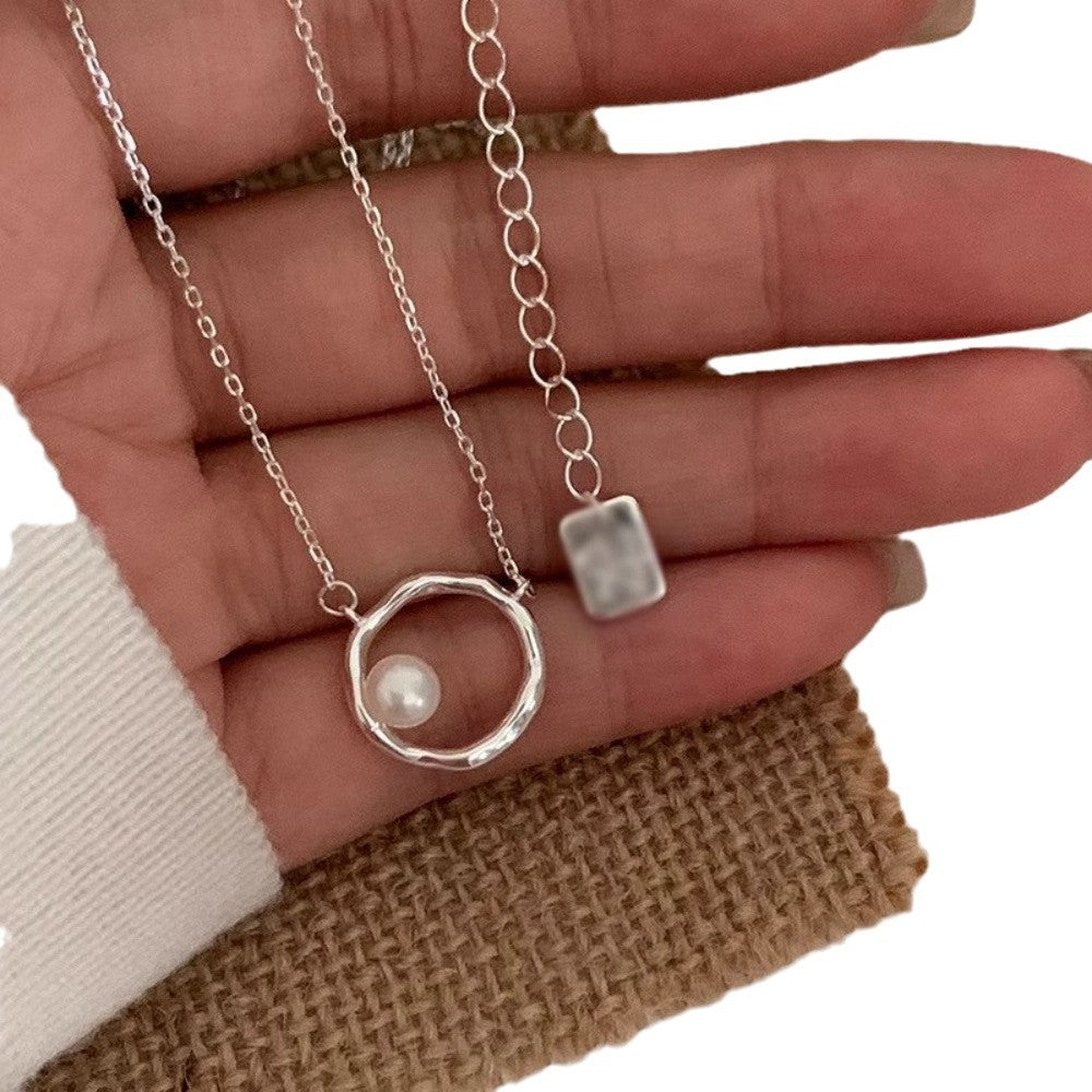Collier pour femme avec cercle moderne et perle fine