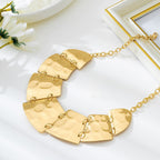 Collier statement pour femme avec éléments géométriques