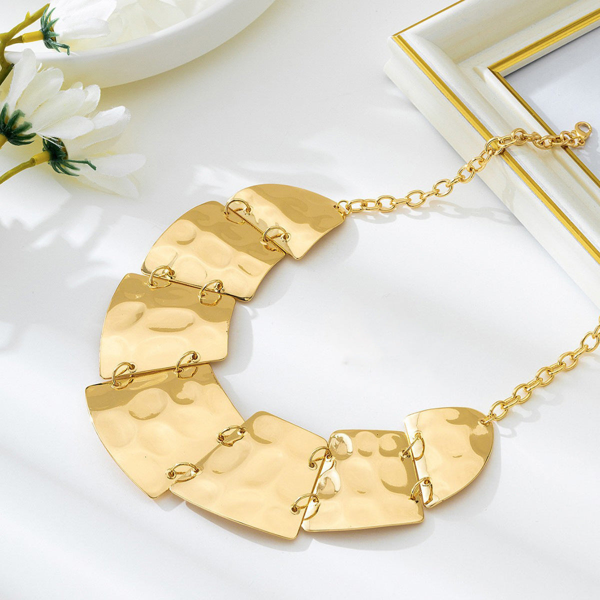 Collier statement pour femme avec éléments géométriques