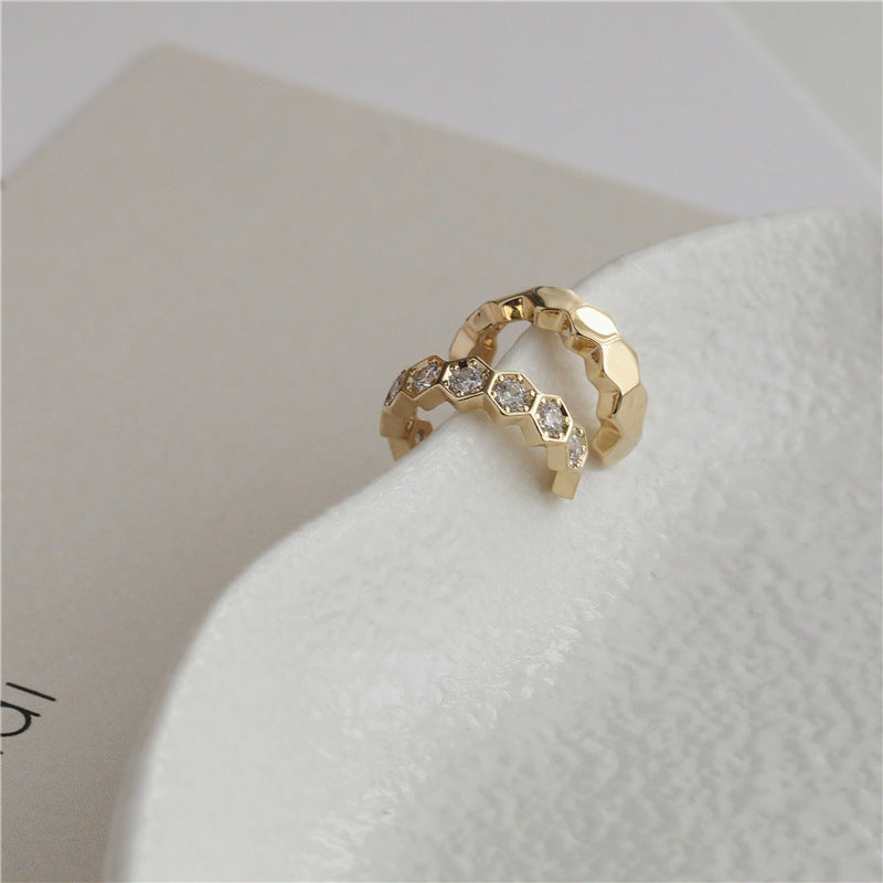 Bague pour femme design incurvé et cristaux