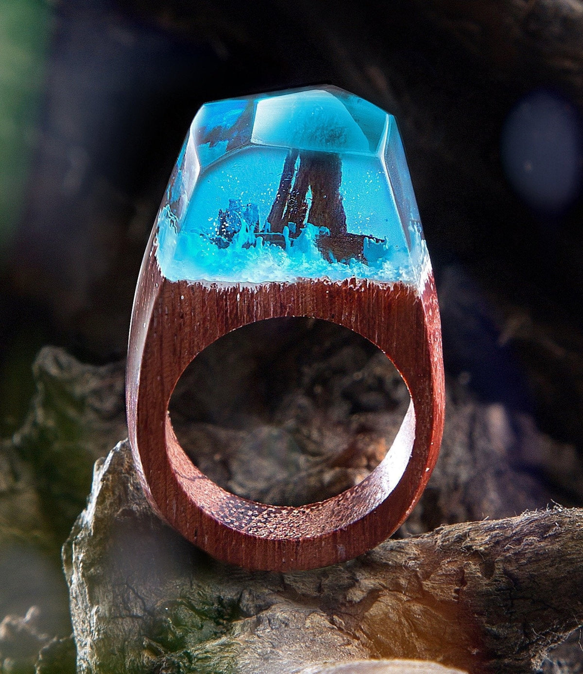 Bague artisanale en bois et résine