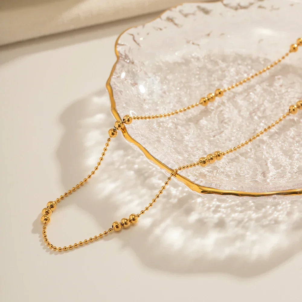 Collier délicat à trois perles 16 carats