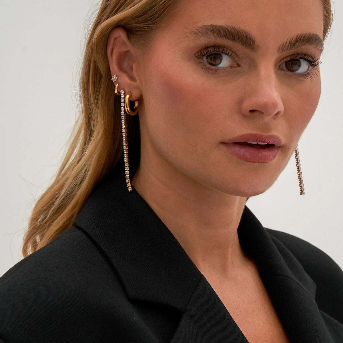 Boucles d'oreilles pendantes diamantées plaquées or 18 carats