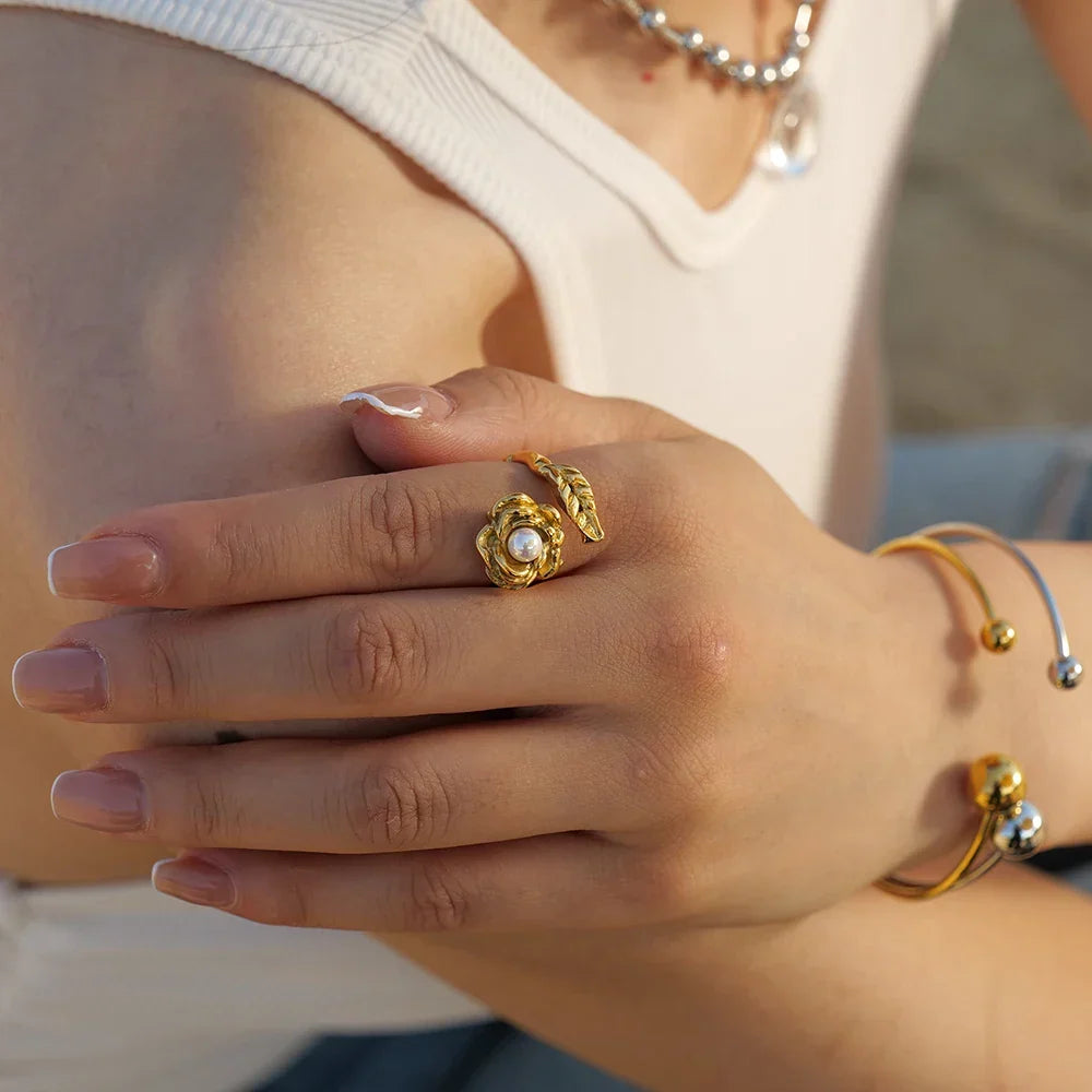 Bague ajustable fleur de camélia et perle