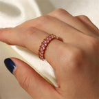 Bague délicate ornée de diamants taille ovale
