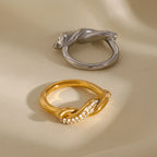 Bague entrelacée avec accents de diamants