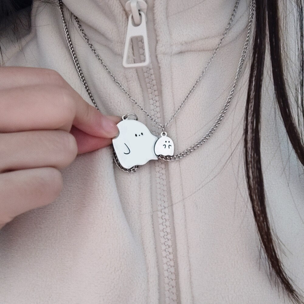 Collier couple de petits fantômes