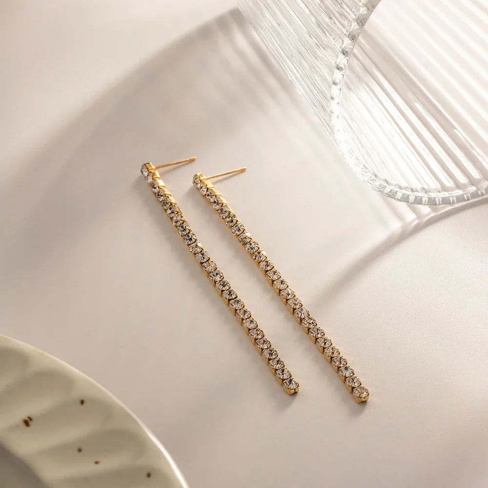 Boucles d'oreilles pendantes diamantées plaquées or 18 carats