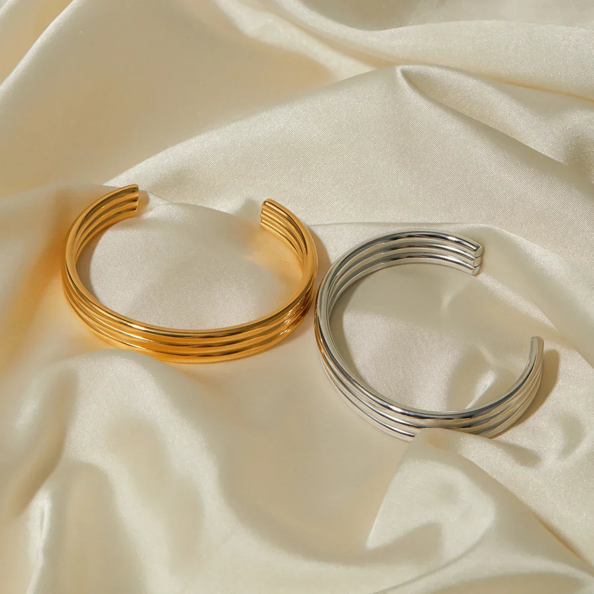 Bracelet jonc triple nervuré 18k