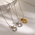 Collier entrelacé XO élégant