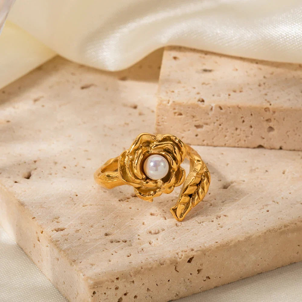 Bague ajustable fleur de camélia et perle