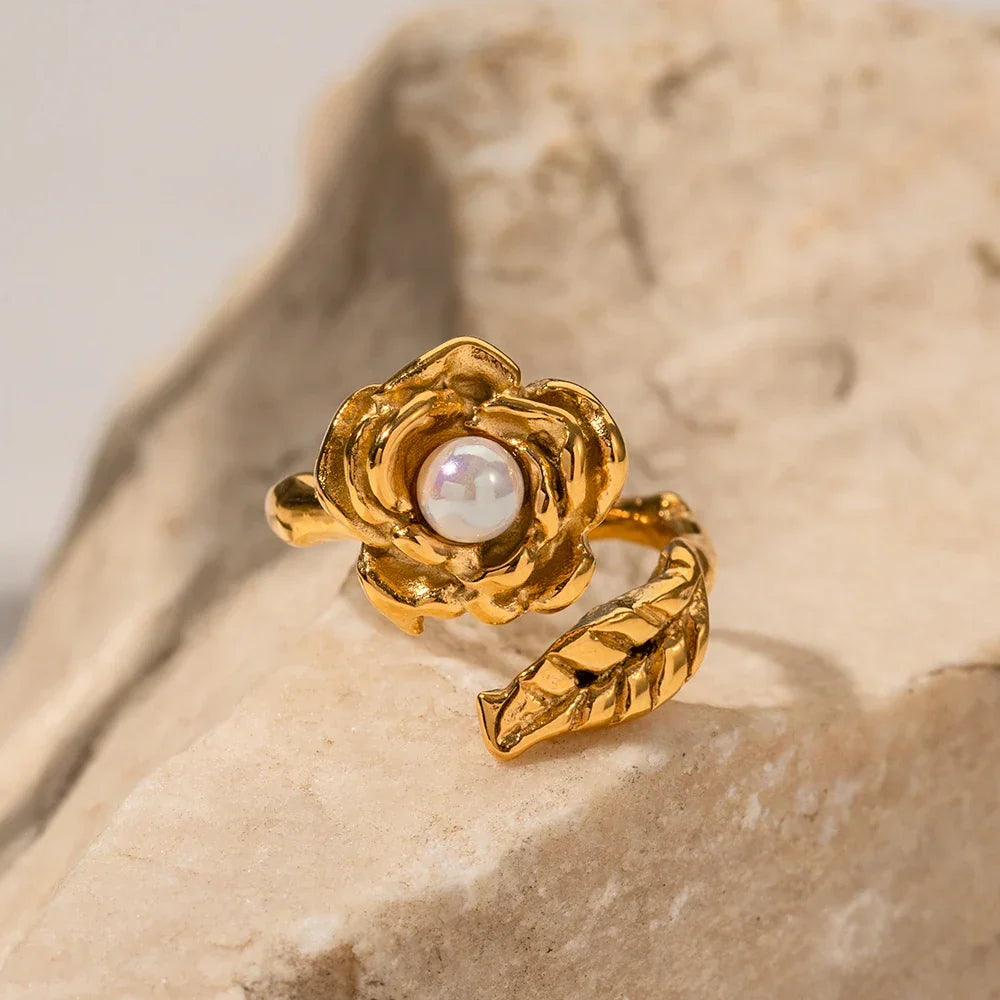 Bague ajustable fleur de camélia et perle