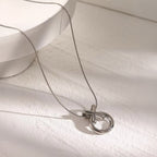 Collier entrelacé XO élégant