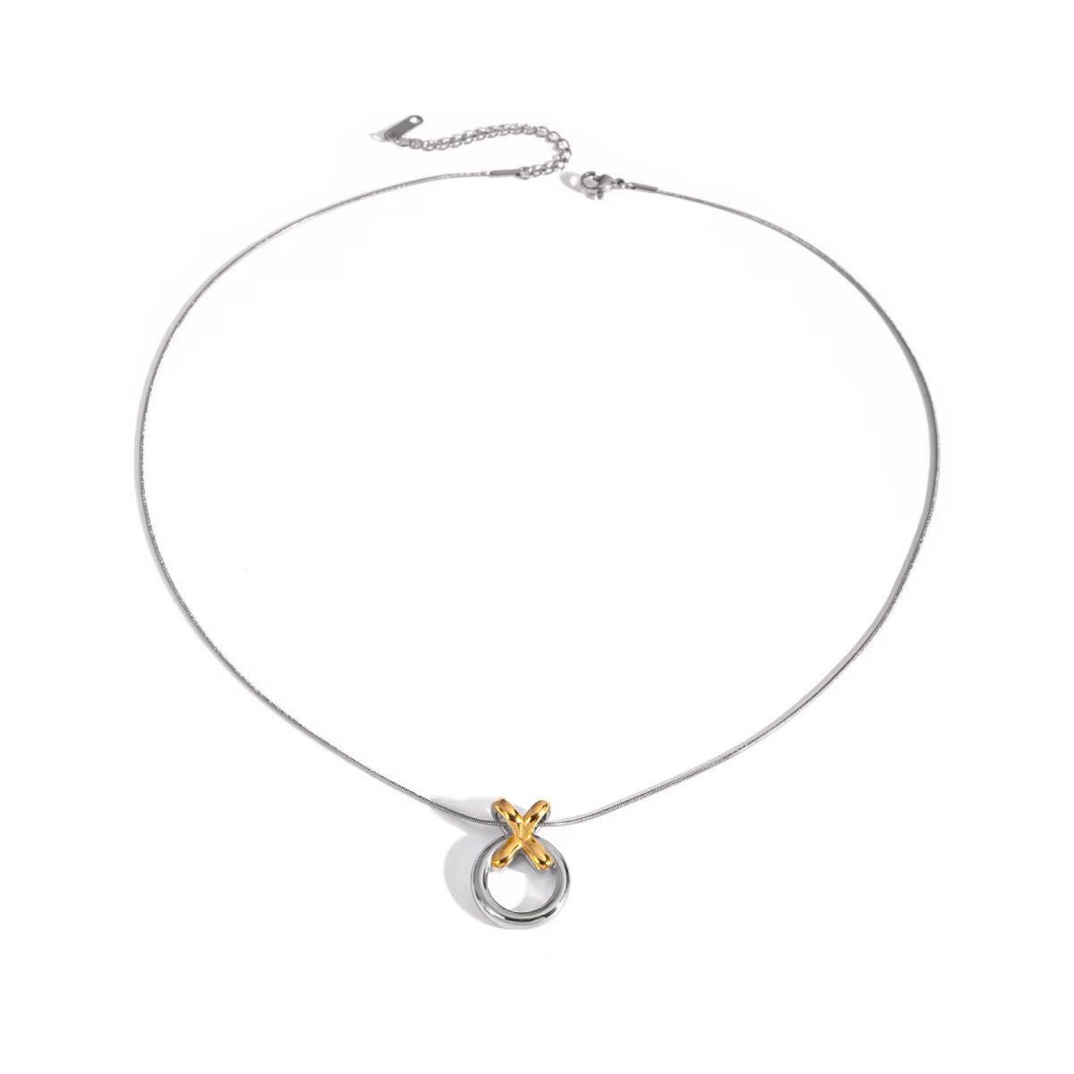 Collier entrelacé XO élégant