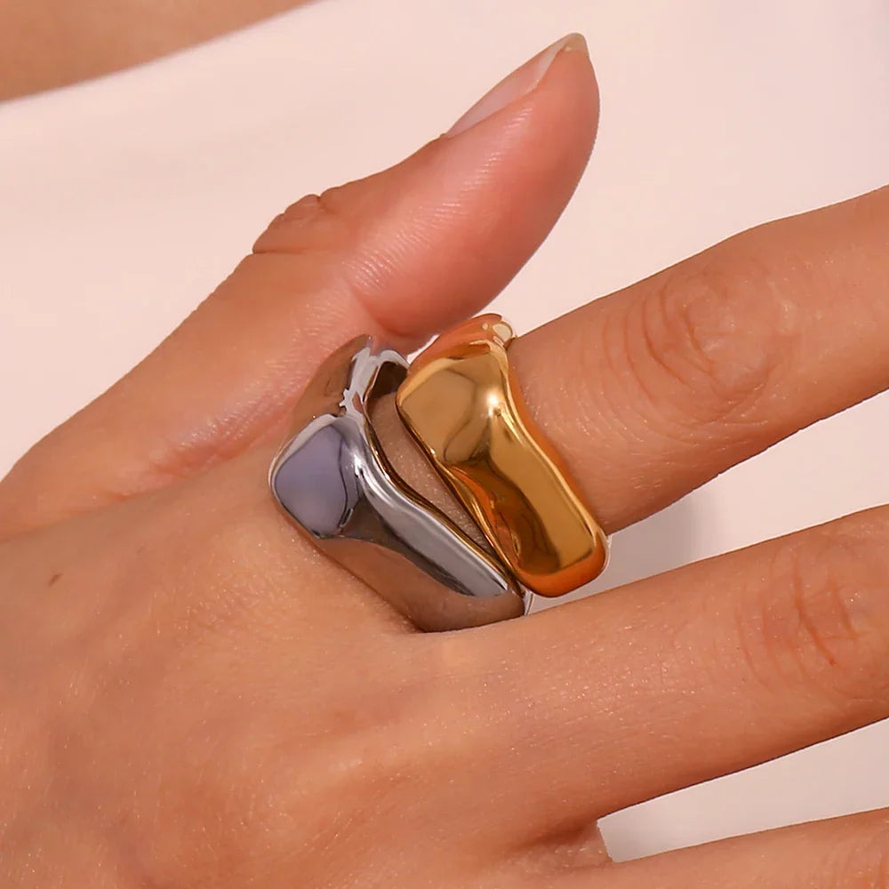 Bague carrée texturée 18k