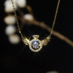 Collier pendentif ailes porte-bonheur en zircon