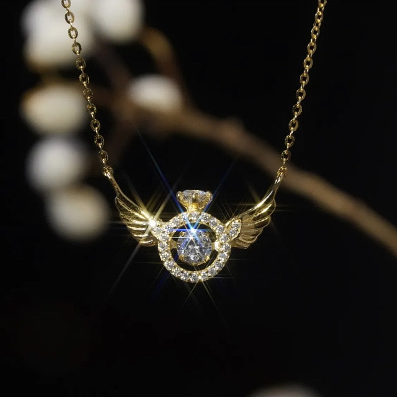 Collier pendentif ailes porte-bonheur en zircon