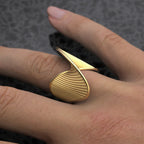 Bague texturée torsadée