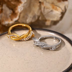 Bague entrelacée avec accents de diamants