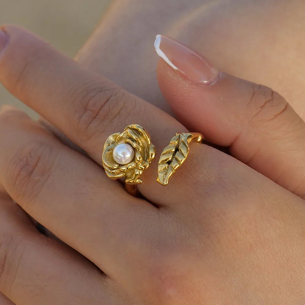 Bague ajustable fleur de camélia et perle
