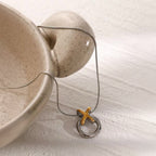 Collier entrelacé XO élégant