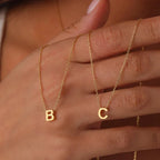 Collier initiale minimaliste