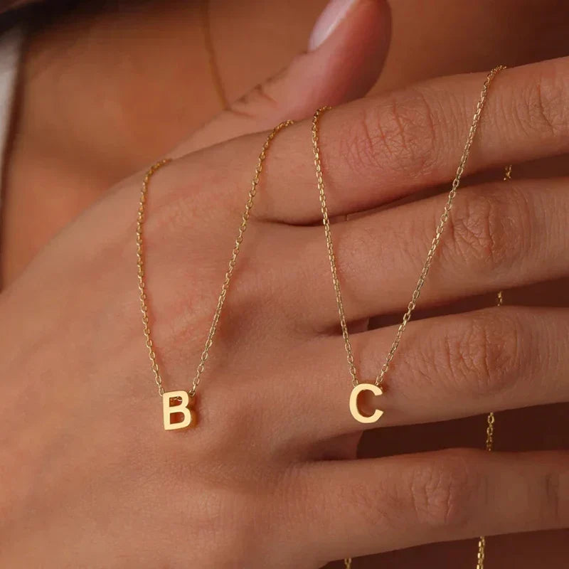 Collier initiale minimaliste