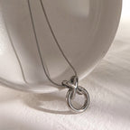 Collier entrelacé XO élégant