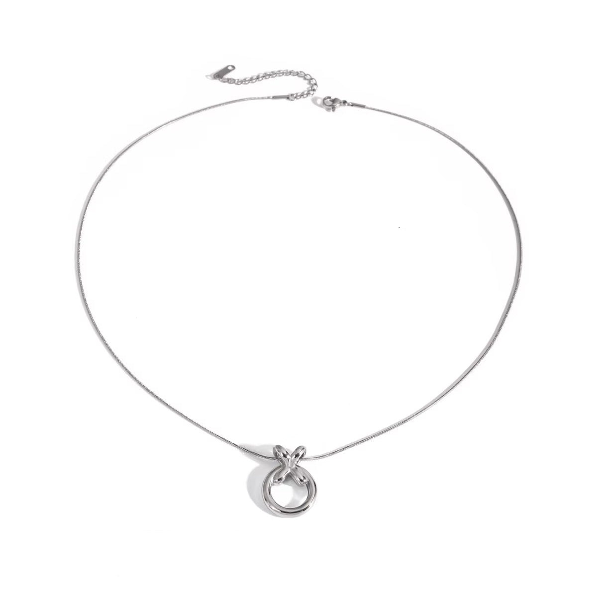 Collier entrelacé XO élégant