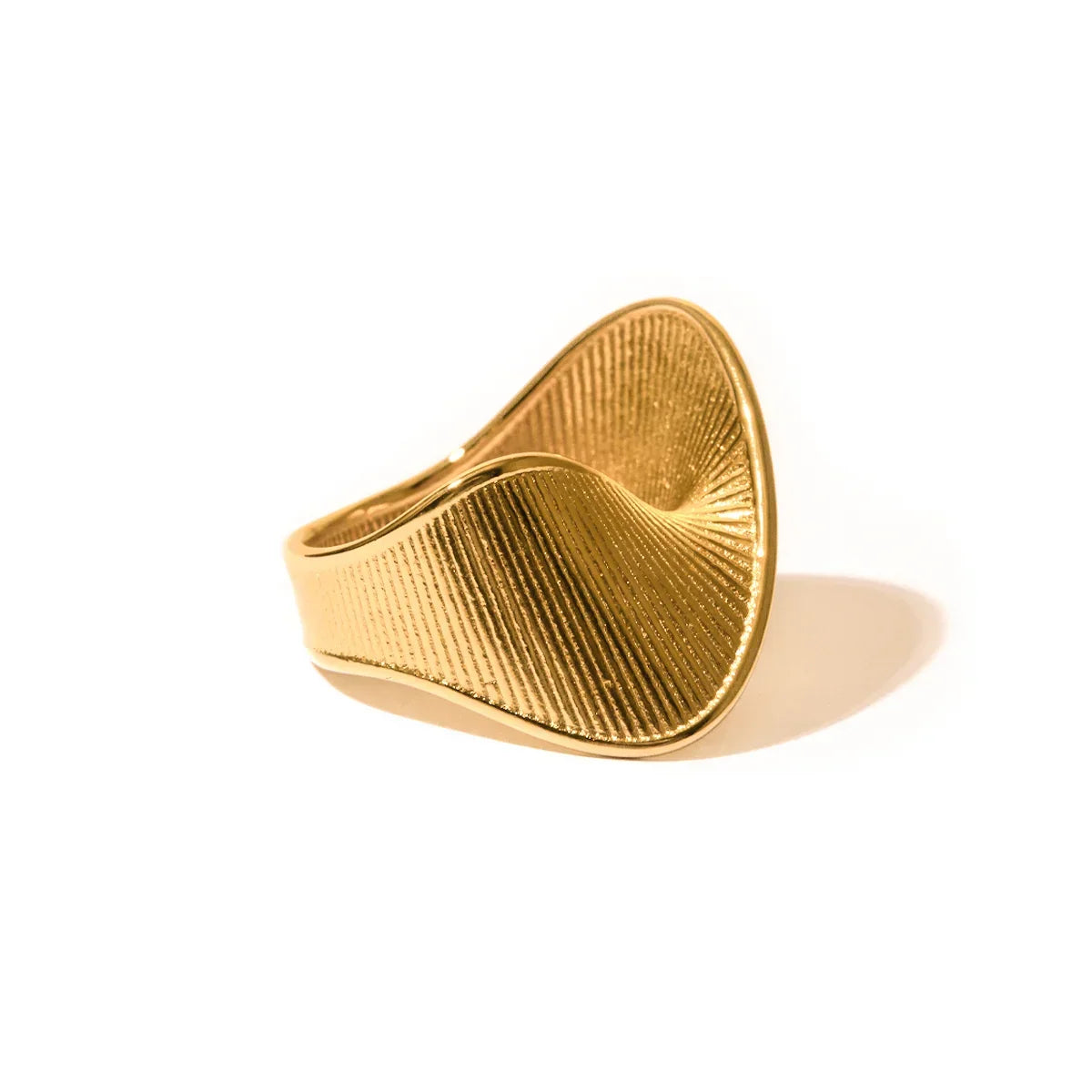 Bague texturée torsadée