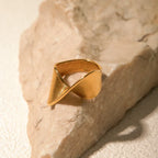 Bague texturée torsadée