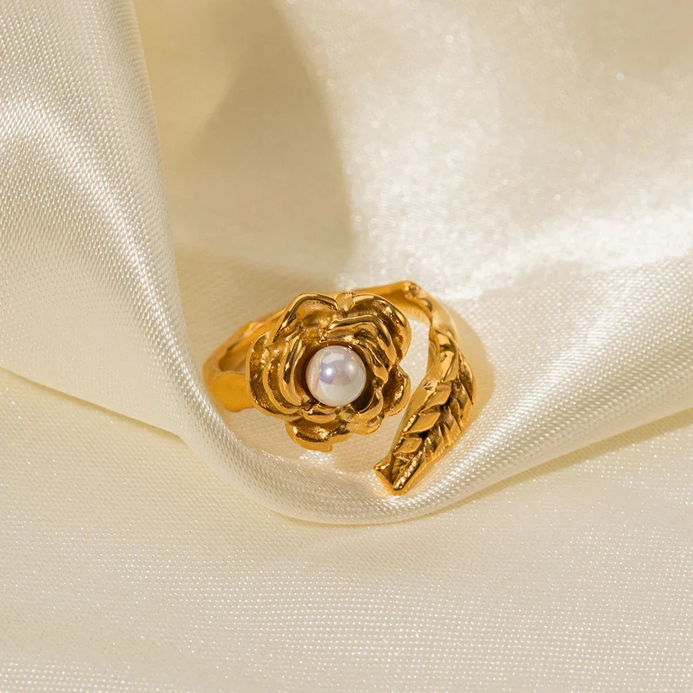 Bague ajustable fleur de camélia et perle