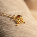 Collier initiale en cursive avec cœur et pierre de naissance