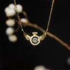 Collier pendentif ailes porte-bonheur en zircon