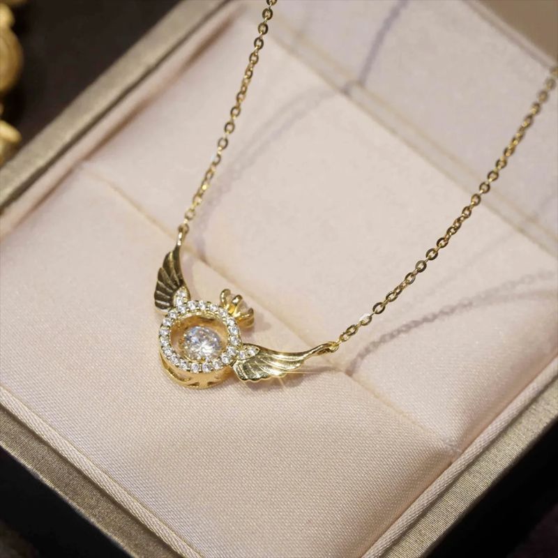 Collier pendentif ailes porte-bonheur en zircon