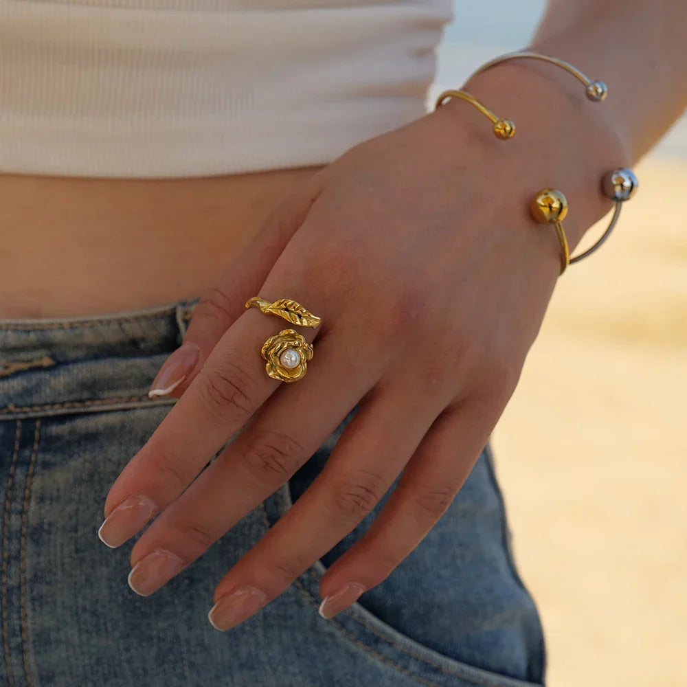 Bague ajustable fleur de camélia et perle