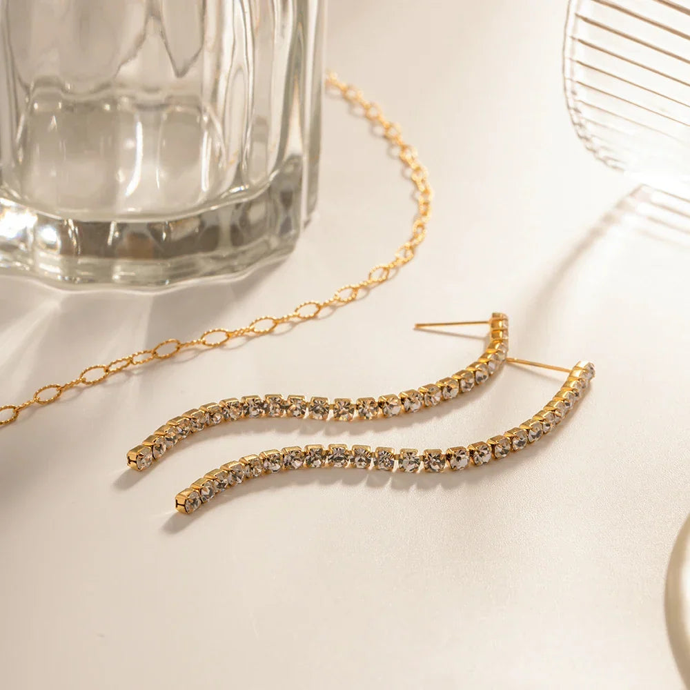 Boucles d'oreilles pendantes diamantées plaquées or 18 carats