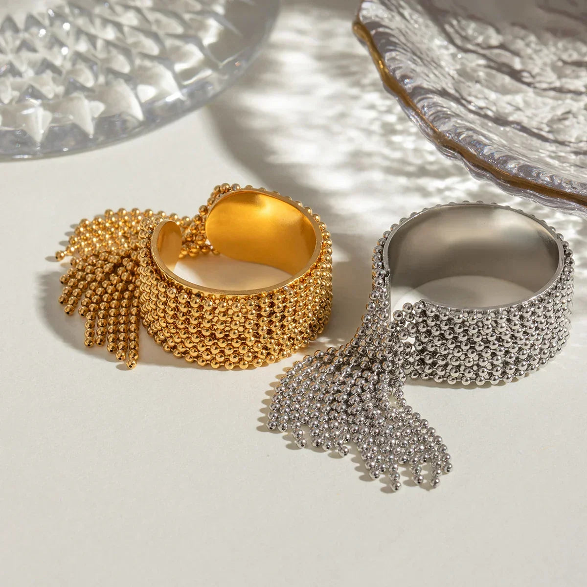 Bague ajustable à pompons en or 18 carats