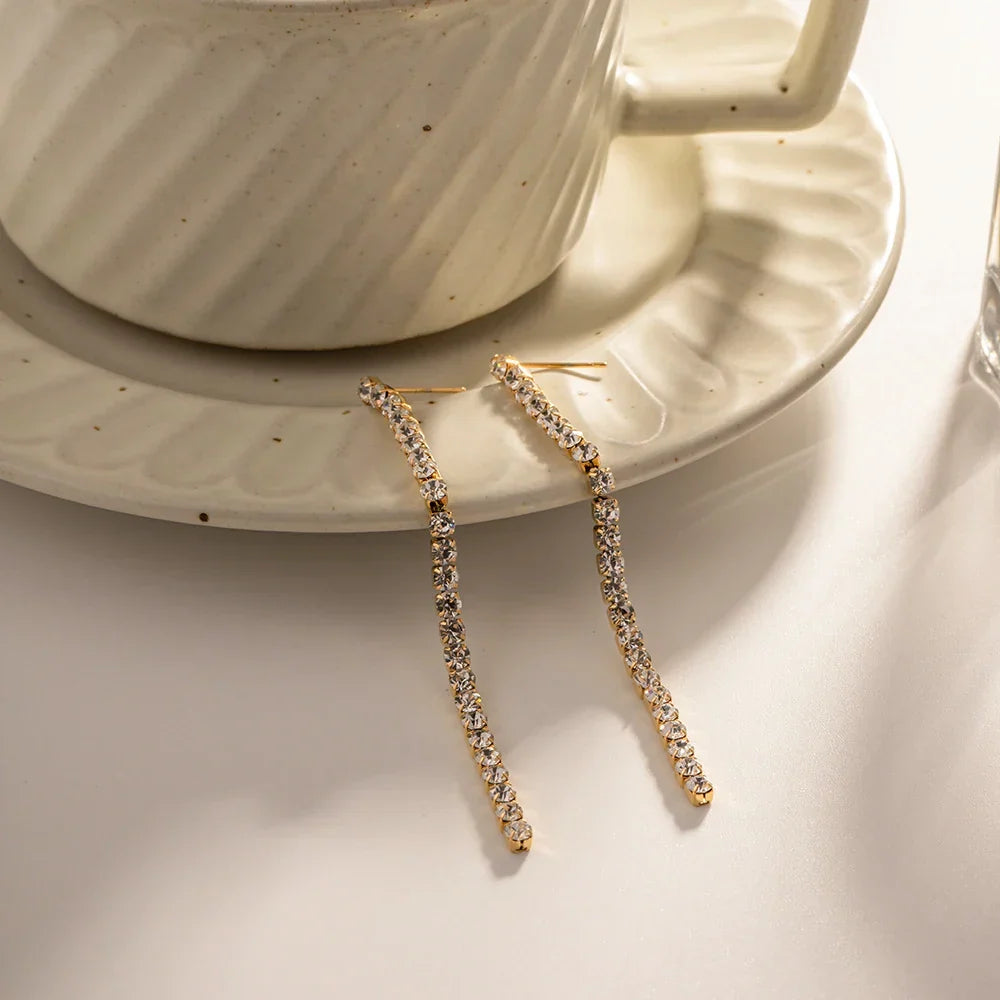 Boucles d'oreilles pendantes diamantées plaquées or 18 carats