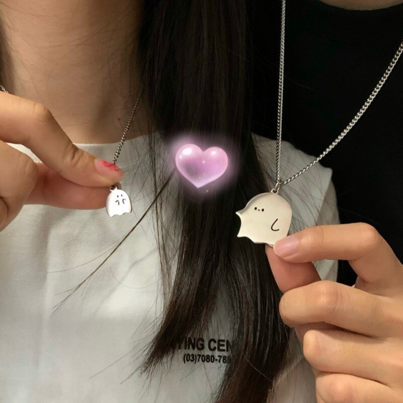 Collier couple de petits fantômes