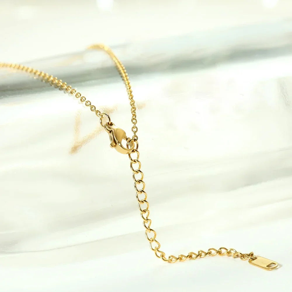 Collier minimaliste avec initiale