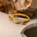 Bague entrelacée avec accents de diamants