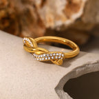 Bague entrelacée avec accents de diamants