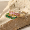 Bague délicate ornée de diamants taille ovale