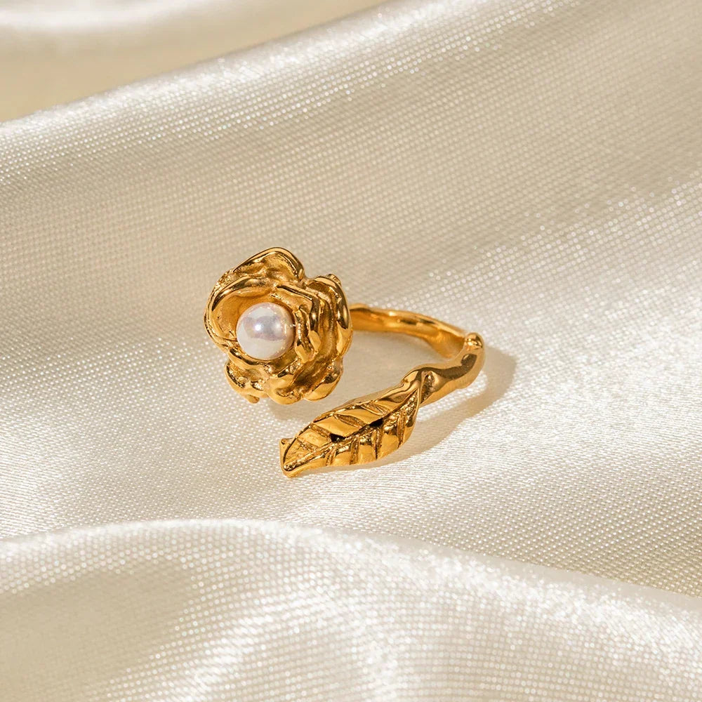 Bague ajustable fleur de camélia et perle